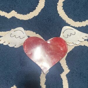 ❤️ soaring heart wall decor
